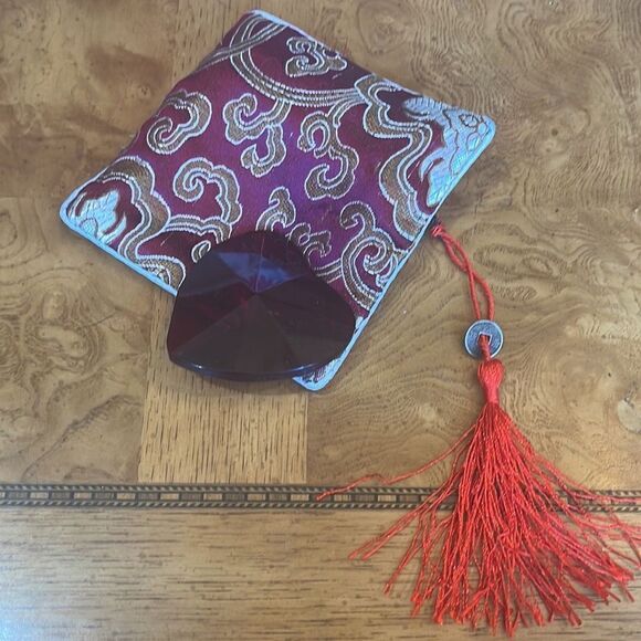 CRYSTAL HEART Faceted Deep Red Paperweight in - Picture 16 of 16